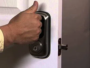 Lock Locksmith Tech Coral Springs, FL 954-283-5716 - 24-7-locksmith-key-service