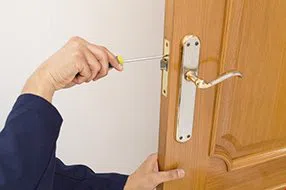 Lock Locksmith Tech Coral Springs, FL 954-283-5716 - lock-changing